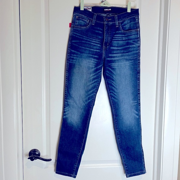 -Kirkland Signature Women’s High Rise Skinny Jeans - Picture 4 of 6